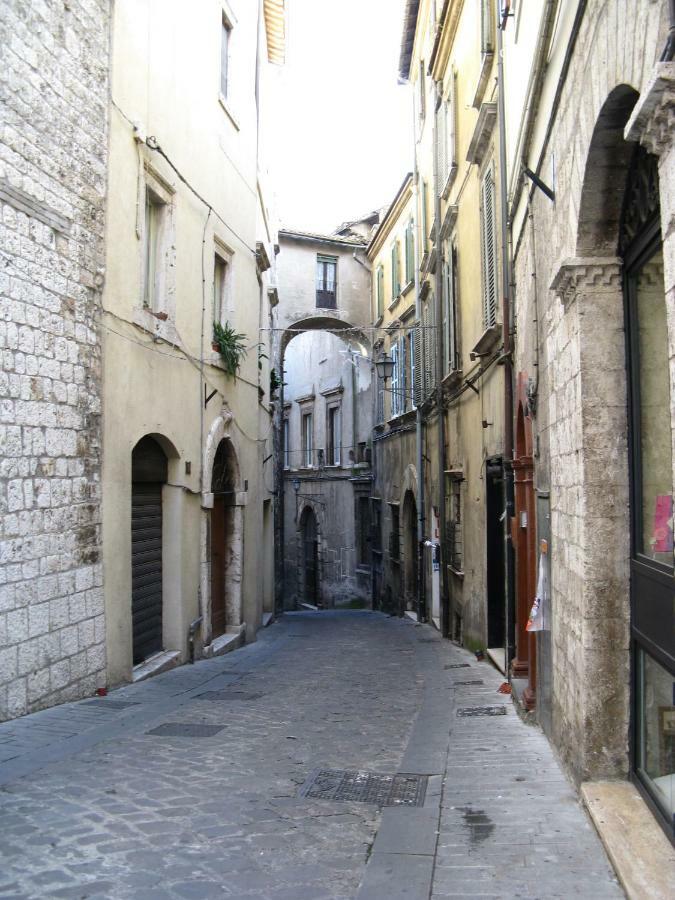 Narni Charm Apartment Bagian luar foto